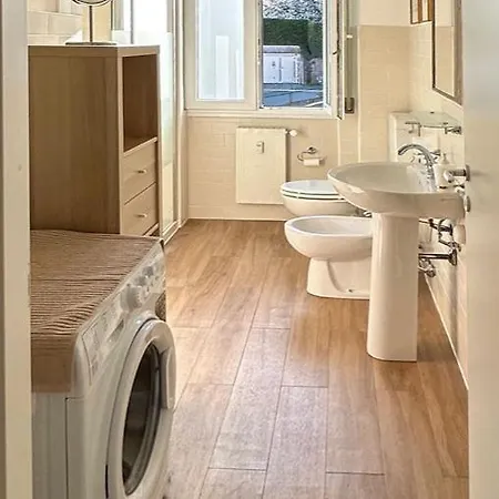 Casa Di Lucy * كومو